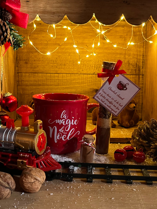 SUPERBE MUG (LA MAGIE DE NOÊL) AVEC FIOLE POUR PREPARATION DE CHOCOLAT CHAUD